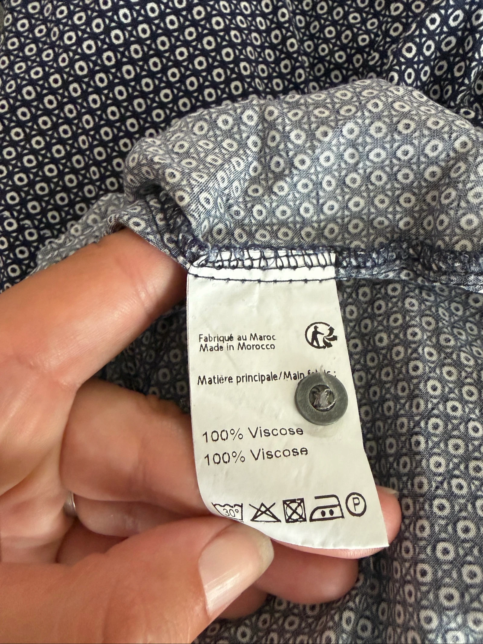 Blusa / Camisa feminina Casual by Gémo tamanho 44 azul com padrões geométricos - Muito bom estado – photo 4